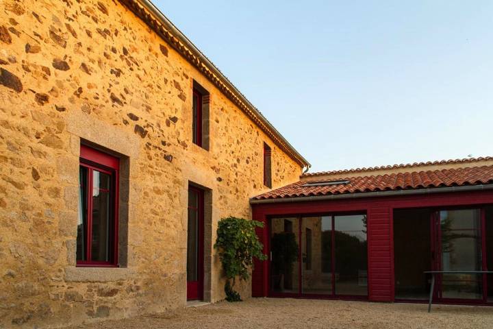 Chambre d’hôte pour 3 personnes, avec Terrasse ainsi que Jacuzzi et Jardin