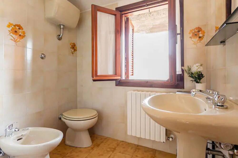 1 Bedroom Bed & breakfast in Castel di Tora in Castel di Tora, Terminillo