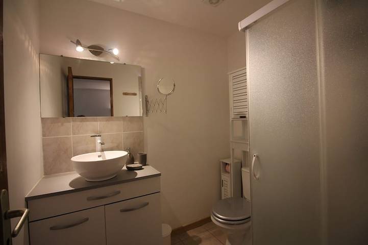 Gîte pour 2 personnes, avec terrasse ainsi que piscine et jardin à Saint-Nazaire-d'Aude - 4