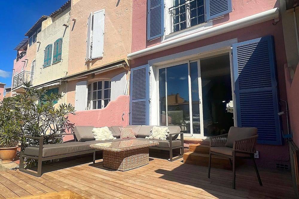 Maison les Pieds Dans Leau, Baie de St Tropez in Port Grimaud, Grimaud