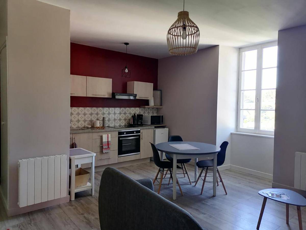 Appartement entier, One-Bedroom Apartment in Saint-Agrève, Parc naturel régional des Monts d'Ardèche