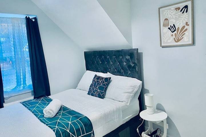 Ganze Wohnung, 6-Bed Coastal Flat, Walk to Castle & Parking in Dover, Kent