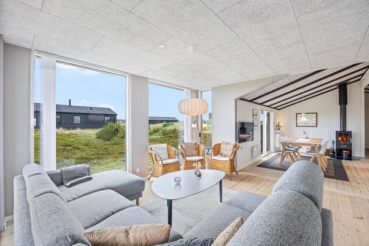 Helles, freundliches Ferienhaus mit Kamin für 6 Personen in Hvide Sande, Holmsland Klit