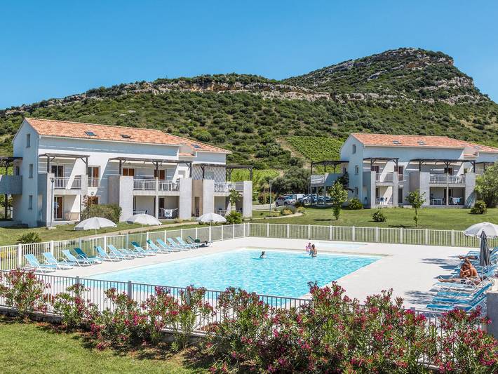 Location de vacances pour 4 personnes, avec bassin pour enfant ainsi que terrasse et jardin dans Cap Corse