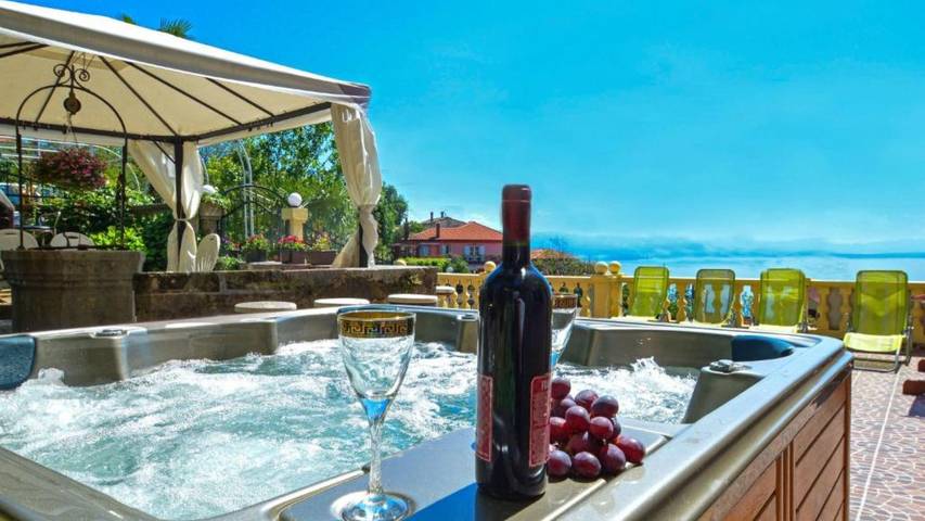Ferienhaus für 7 Personen, mit Whirlpool und Terrasse sowie Garten in Opatija Riviera