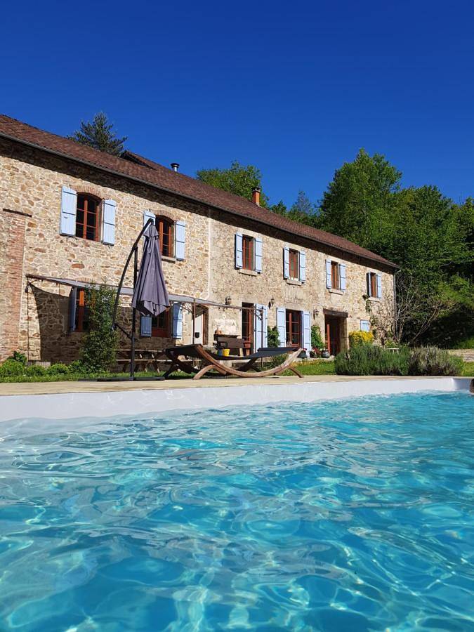Gîte pour 4 personnes, avec Terrasse et Jardin ainsi que Piscine et Vue à Aubin