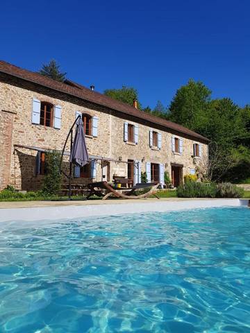 Gîte pour 4 personnes, avec piscine ainsi que jardin et vue à Aubin
