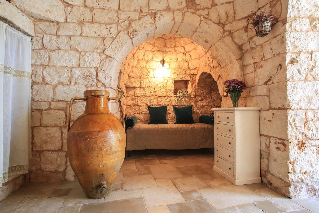 Trullo degli ulivi in San Michele Salentino, Salento