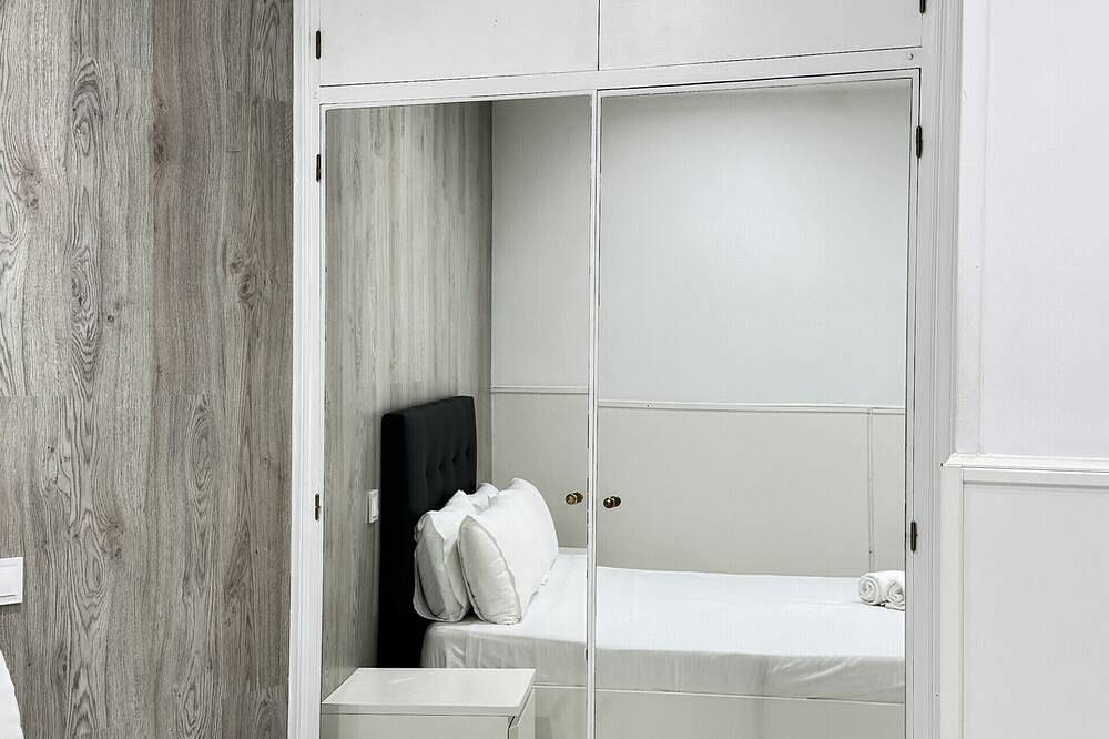 Entire apartment, Beautiful & Comfortable Apartment Gran Vía | 026 in Centro (Madrid), Madrid