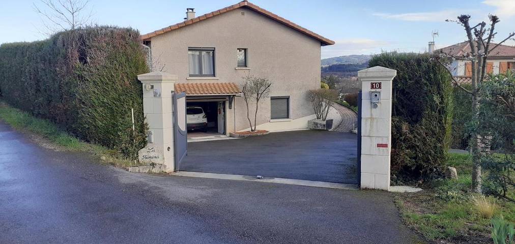Gîte pour 2 personnes, avec jardin ainsi que vue et terrasse dans Chauffailles - 2