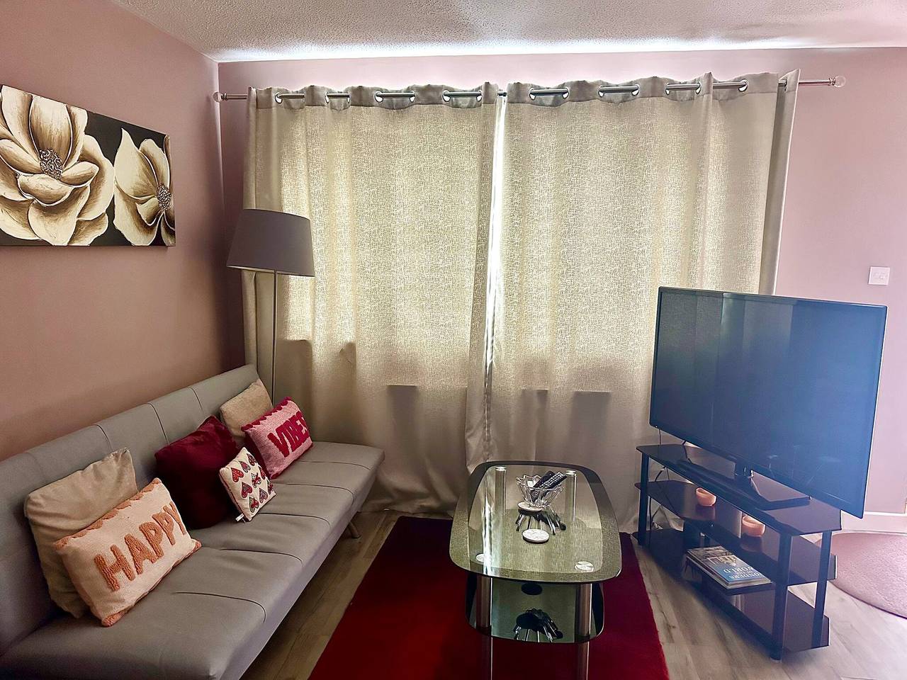 Entire apartment, Nkn Cosy maisonette Dartford station free parking in Dartford, Kent