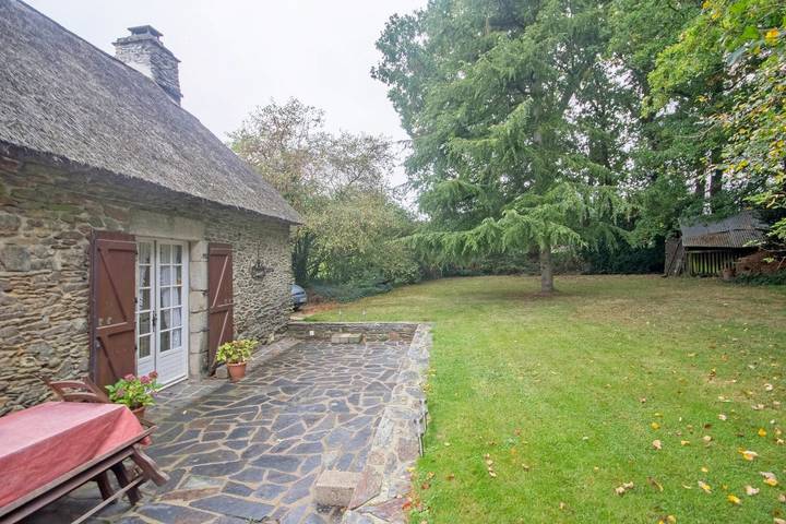 Gîte pour 6 personnes, avec jardin ainsi que piscine et terrasse à Bréhan