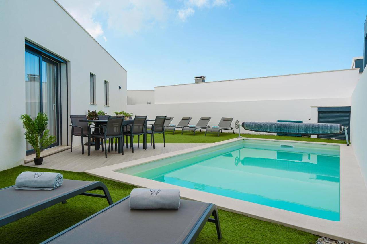 Villa Lola luxury villa with private pool and jacuzzi in Santa Bárbara, Lissabon Distrikt