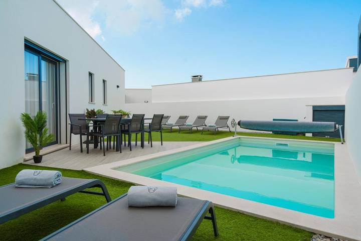 Villa für 6 Personen, mit Whirlpool und Terrasse sowie Pool