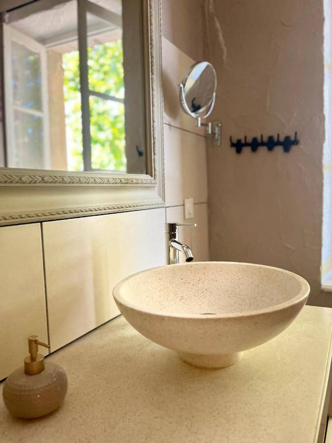 Chambre d’hôte pour 3 personnes, avec Terrasse et Jardin ainsi que Piscine et Vue à Robion - 3