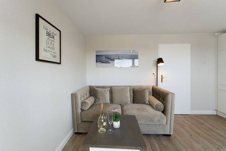 Ganze Wohnung, Diese Zwei-Zimmer-Wohnung lädt mit ihrer Strandnähe zum entspannten Urlaub ein in Nordfriesische Inseln (Schleswig-Holstein) (Schleswig-Holstein), Wenningstedt