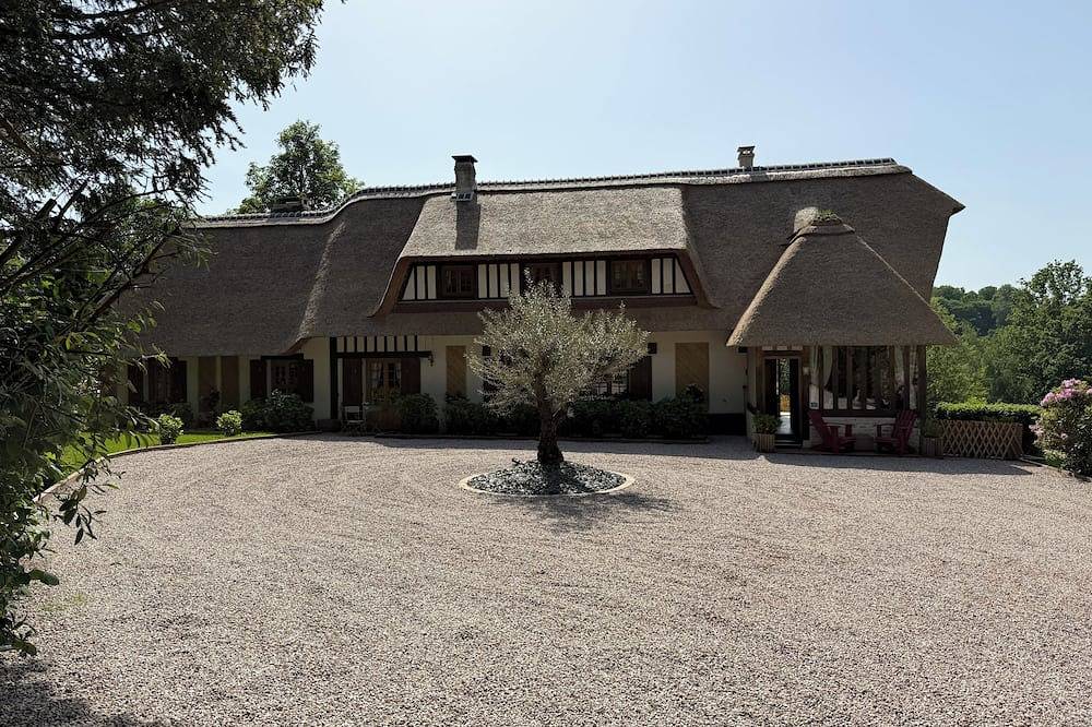 La Moutinière, luxurious Norman house with swimming pool, 25mn from Deauville in Saint-Pierre-en-Pays-d'Auge, Région de Lisieux