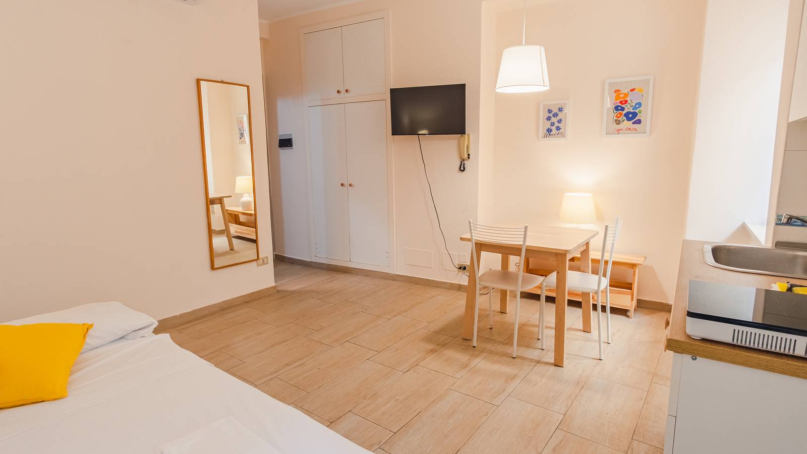 Ganze Wohnung, Ferienwohnung für 2 Personen in Desenzano del Garda, Gardasee-Berge