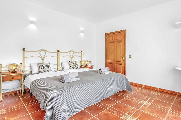 Location de vacances pour 22 personnes, avec terrasse dans Playa d'en Bossa - 4