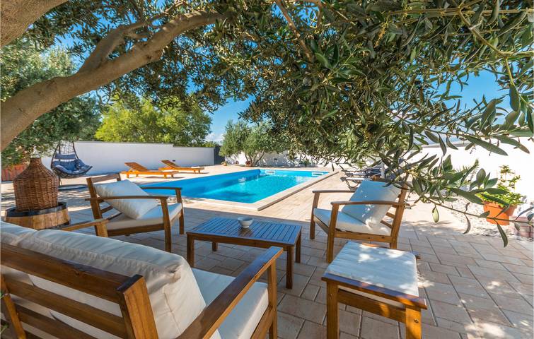 Ferienhaus für 4 Personen, mit Terrasse und Pool in Zadar - 2
