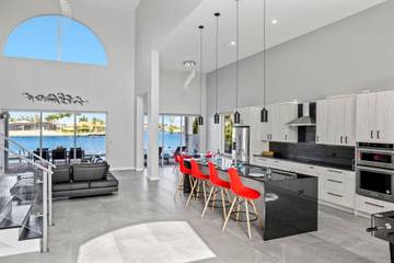 Location de vacances pour 6 personnes, avec jardin et vue sur le lac, adapté aux familles à Cape Coral