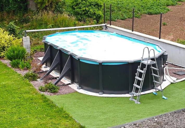 Location de vacances pour 8 personnes, avec piscine et jardin à Touffreville-la-Corbeline