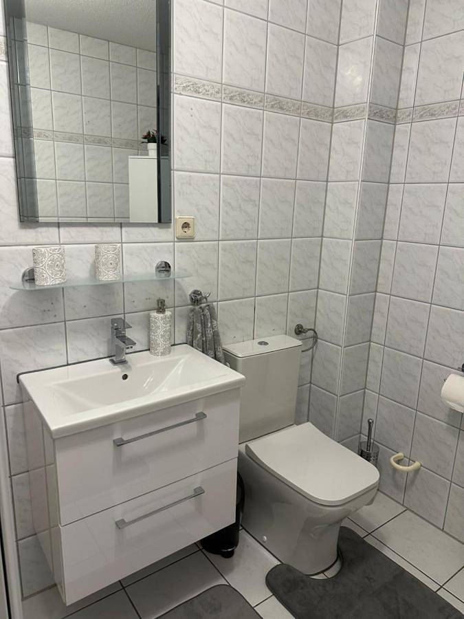 Ganze Wohnung, Zum Käutzchen 120qm Ferienhaus 8 Personen 4 Schlafzimmer in Nossentiner Hütte, Naturpark Nossentiner/Schwinzer Heide