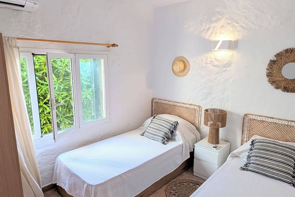 Casa menorquina con piscina privada, vistas al mar a 10 minutos de la playa in Cala en Porter, Costa de Menorca