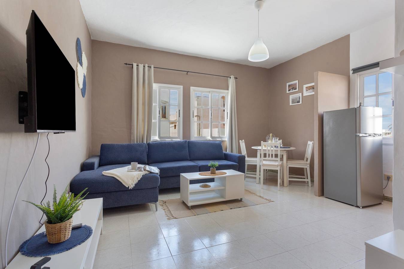 Appartement entier, Maison de vacances 'Bianco' avec terrasse partagée et Wi-Fi in Piedra Playa, La Oliva
