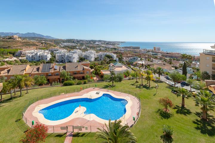 Penthouse met fantastisch uitzicht, berg- & zeezicht, terras en tuin in La Cala de Mijas, Mijas