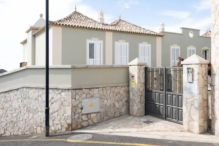 Apartamento para 4 personas, con balcón y jardín en Chayofa