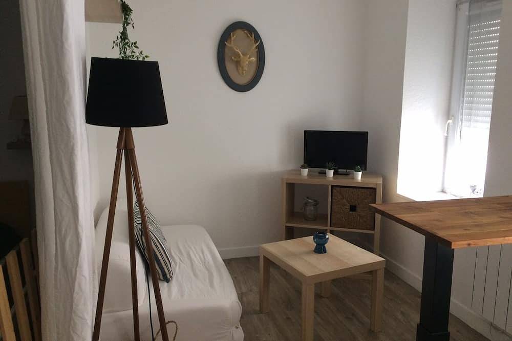 Apartamento entero, Acogedor estudio cerca del centro de la ciudad de Brest totalmente equipado. in Brest, Región de Brest
