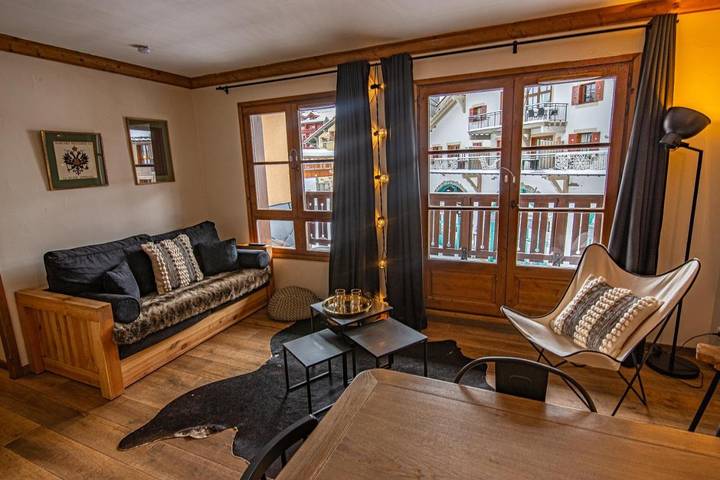 Appart’hôtel pour 6 personnes, avec sauna et piscine ainsi que vue et terrasse