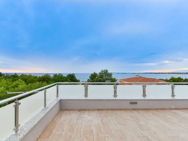 Villa mit Dachterrasse und Pool - Agentur Ta Leut in Nin, Region de Zadar