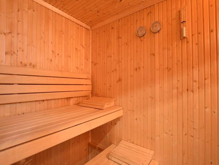 Location de vacances pour 15 personnes, avec terrasse ainsi que sauna et jardin à Bertrix - 2