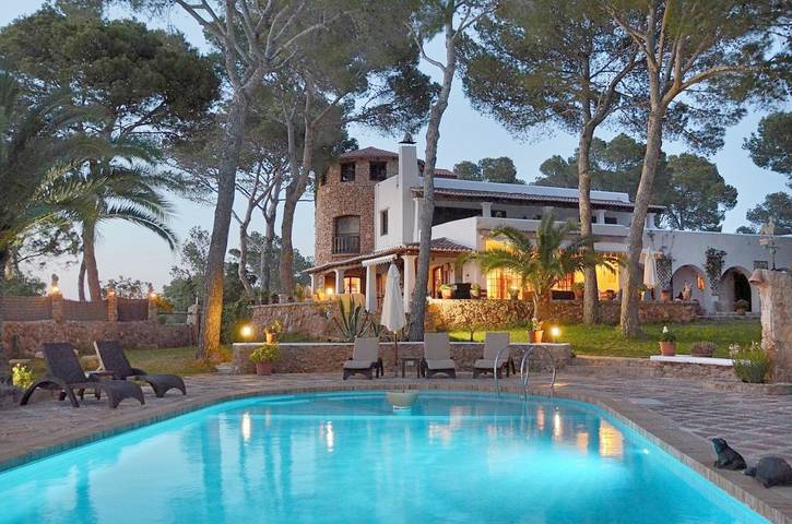 Chalet para 10 personas, con vistas además de piscina y jardín - 1