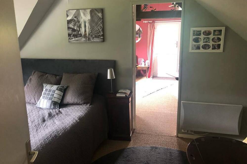 Country House Garden Pool in Blosseville, Región de Dieppe