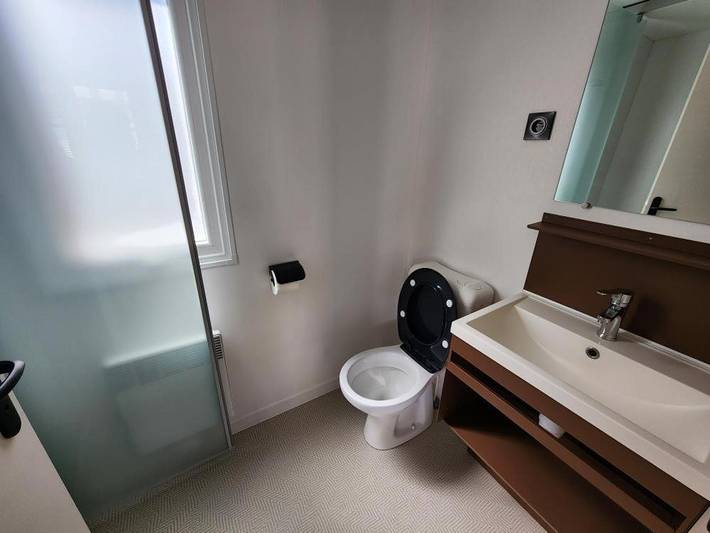 Location de vacances pour 4 personnes, avec terrasse ainsi que jacuzzi et piscine, animaux acceptés à Saint-Molf - 3