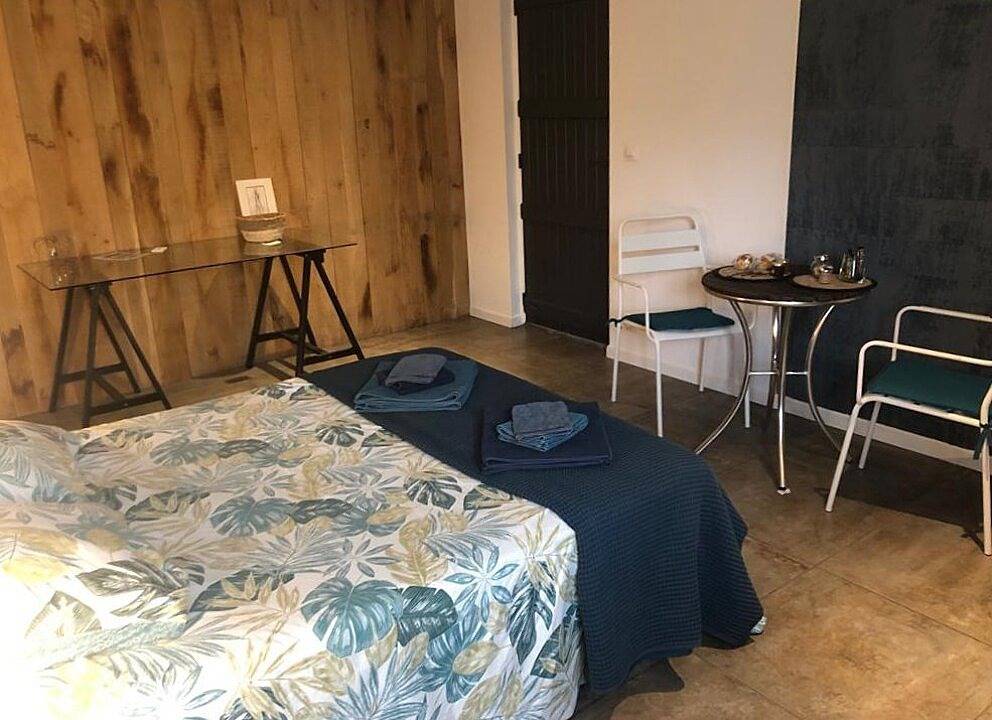 Chambre en rez-de-jardin in Capdenac, Massif central