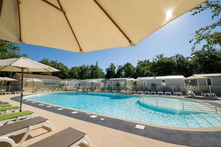 Camping para 4 personas, con jardín y piscina en Royan