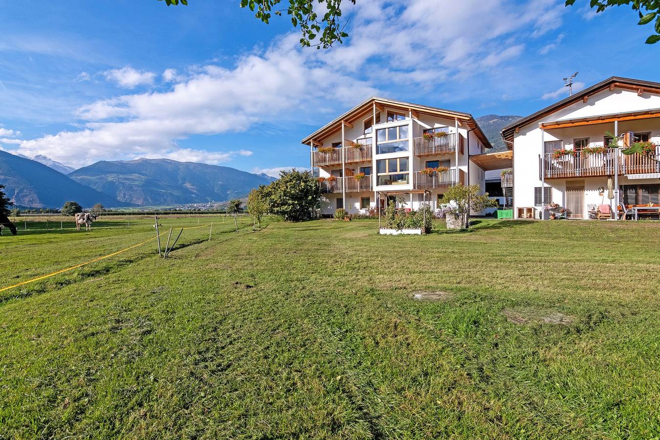 Ganzes Studio, Einzimmerapartment 'Hausergut Topaz' mit Bergblick, Gemeinschaftsgarten und Wi-Fi in Schluderns, Nationalpark Stilfser Joch