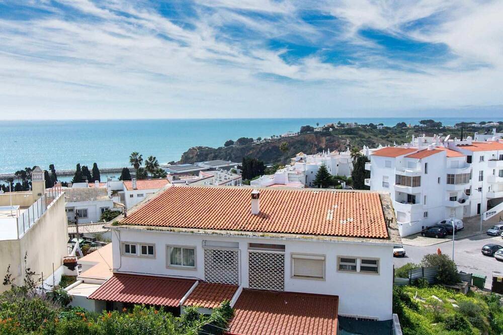 Apartamento inteiro, Sea View Studio by Stay ici in Albufeira, Distrito de Faro