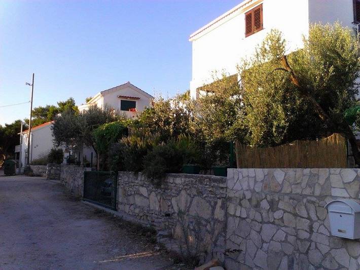 Ganze Wohnung, 2-Zimmer-Ferienwohnung mit Terrasse und Meerblick Rukavac, Vis A-13337-b in Rukavac, Split-Dalmatien