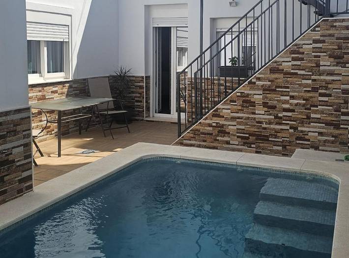Ferienhaus für 8 Personen, mit Pool und Balkon - 1