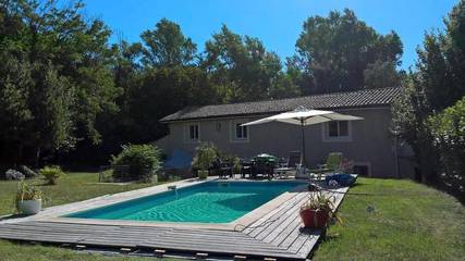 Gîte pour 7 personnes, avec vue ainsi que terrasse et piscine à Saint-Marcel-lès-Valence