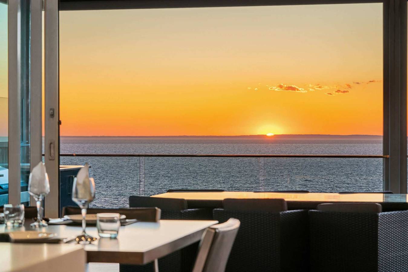 Hillside Luxe with Spa Bay Views in Melbourne, Mornington Peninsula