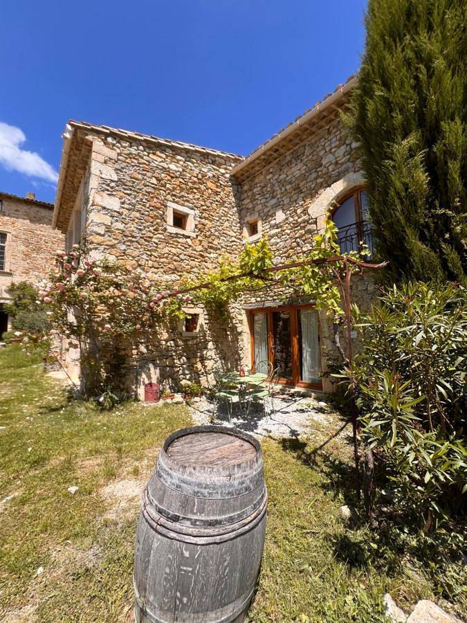 Location de vacances pour 8 personnes, avec jardin et vue à Roche-Saint-Secret-Béconne - 2