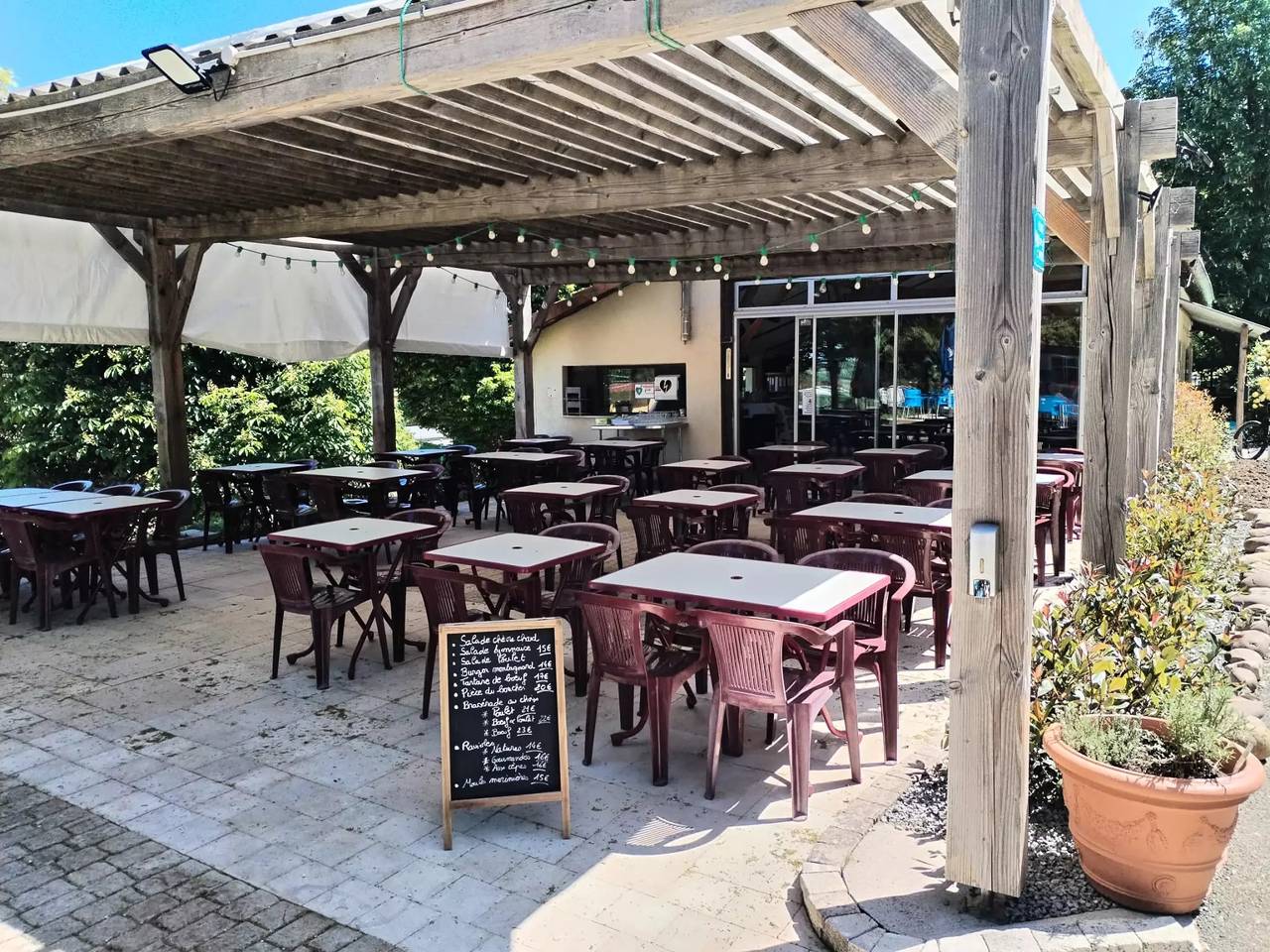 Mobilheim Premium mit überdachter Terrasse, 3 Schlafzimmer, klimatisiert, Geschirrspüler, tv 6 Personen in Le Grand-Serre, Valence und Umgebung