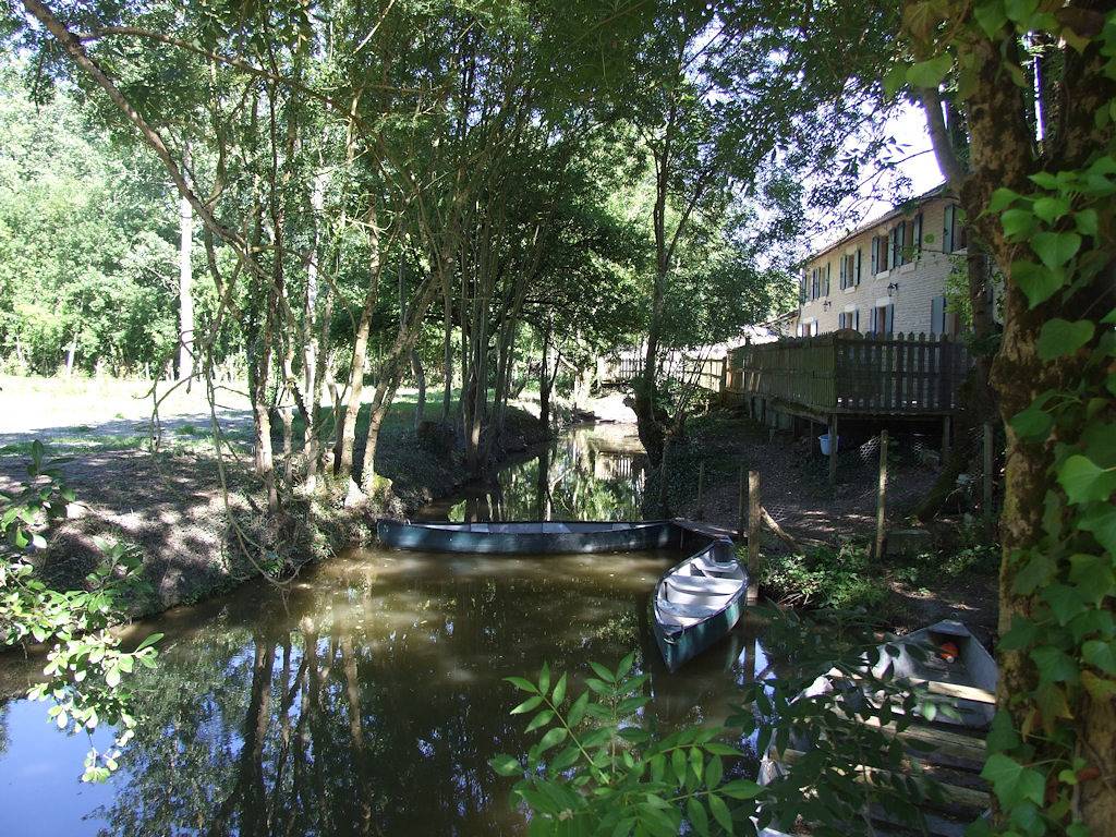 Les Sabots Bleus : Gîte l'Angélique, 2 à 6 pers. (3 chambres) in Arçais, Région de Niort