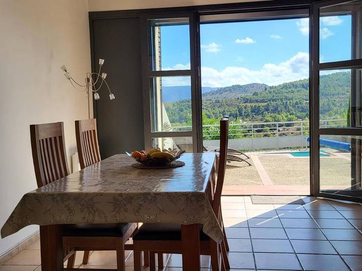 Location de vacances pour 4 personnes, avec vue et jardin ainsi que piscine et terrasse à Durban-Corbières - 2